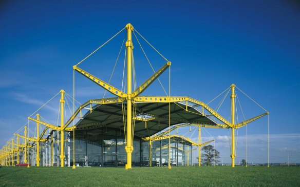 Renault distribution centre. from www.fosterandpartners.com